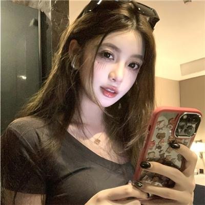 金牌客服董董恩